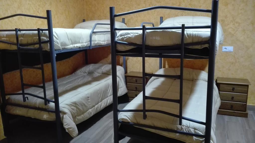 Готель Hostal La Aldaba Montearagon Екстер'єр фото