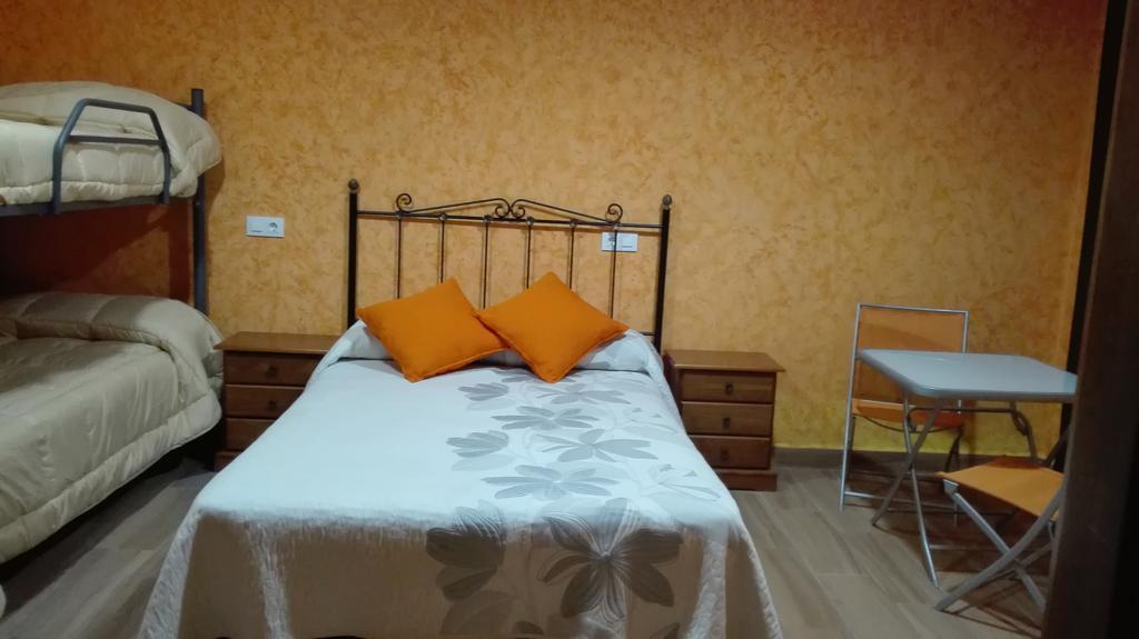 Готель Hostal La Aldaba Montearagon Екстер'єр фото