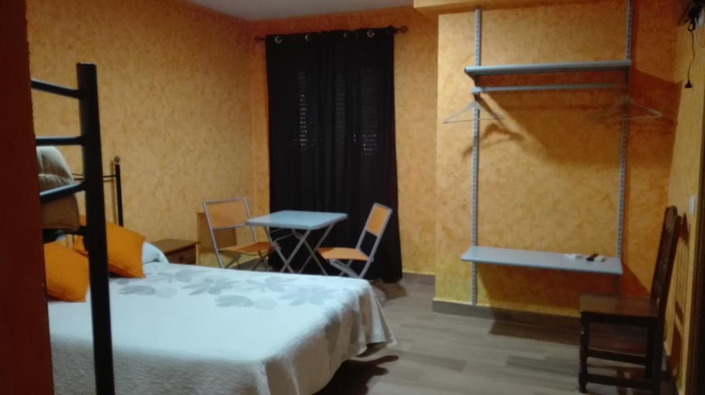 Готель Hostal La Aldaba Montearagon Екстер'єр фото