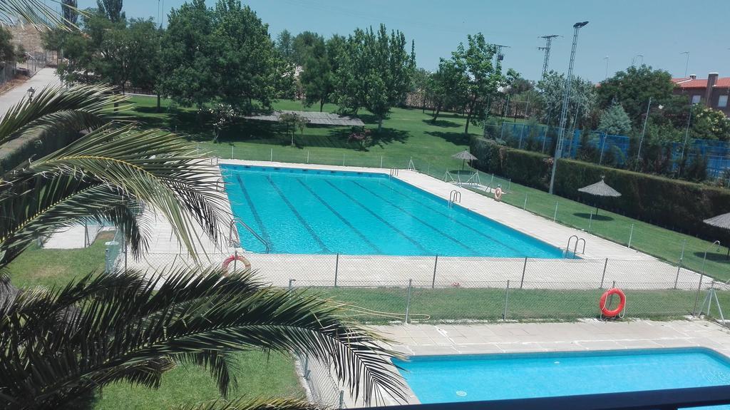Готель Hostal La Aldaba Montearagon Екстер'єр фото