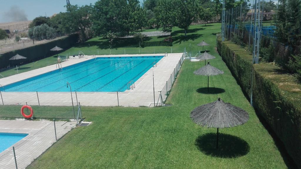 Готель Hostal La Aldaba Montearagon Екстер'єр фото