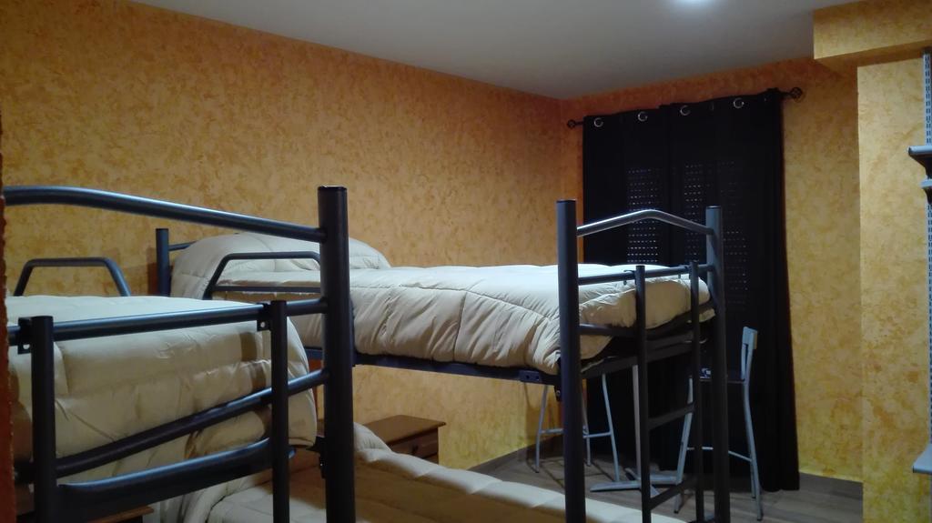 Готель Hostal La Aldaba Montearagon Екстер'єр фото