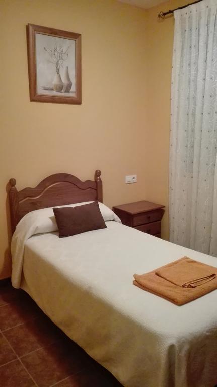 Готель Hostal La Aldaba Montearagon Екстер'єр фото