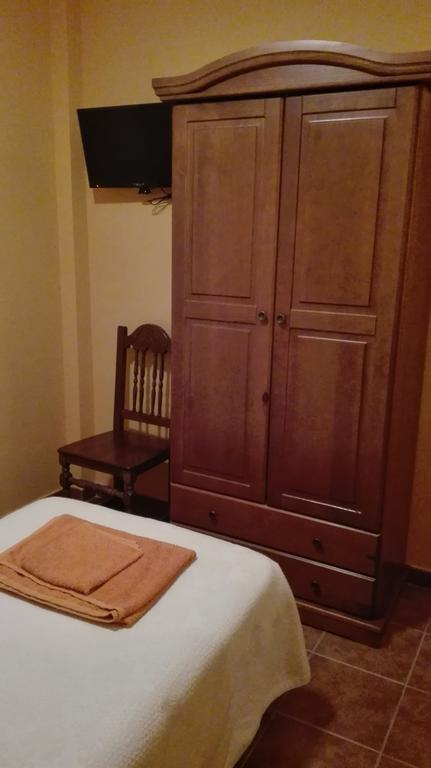Готель Hostal La Aldaba Montearagon Екстер'єр фото