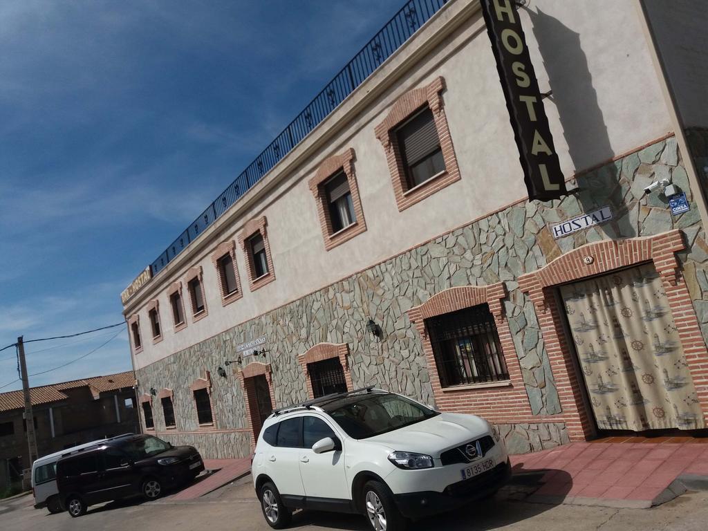 Готель Hostal La Aldaba Montearagon Екстер'єр фото