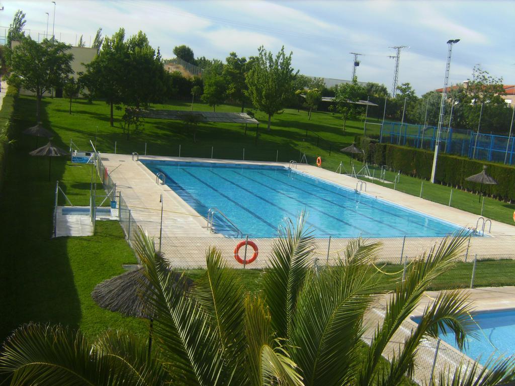 Готель Hostal La Aldaba Montearagon Екстер'єр фото