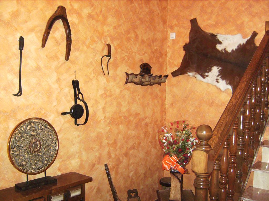 Готель Hostal La Aldaba Montearagon Екстер'єр фото