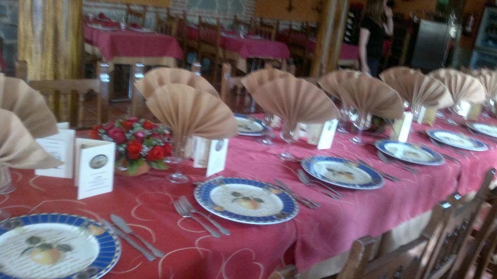 Готель Hostal La Aldaba Montearagon Екстер'єр фото