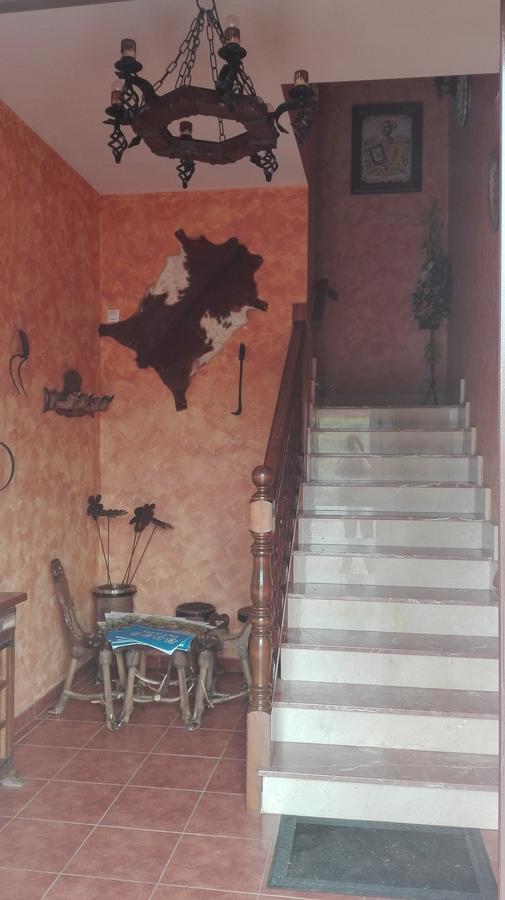 Готель Hostal La Aldaba Montearagon Екстер'єр фото