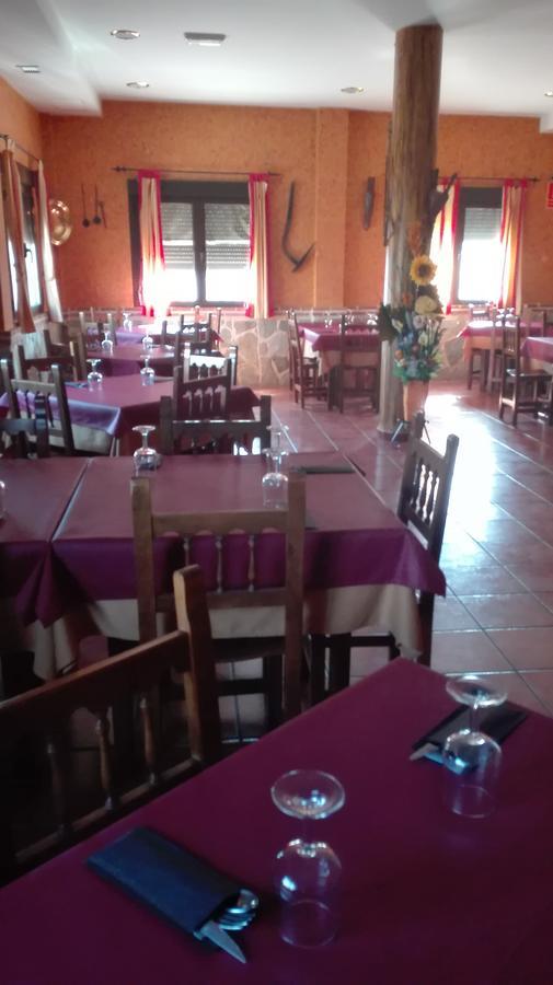 Готель Hostal La Aldaba Montearagon Екстер'єр фото
